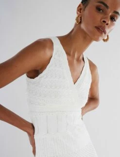 BCBGMAXAZRIA Adrienne V-Neck Fit-And-Flare Dress 16 BCBGMAXAZRIA Adrienne V-Neck Fit-And-Flare Dress -Bcbg Shop 2.28 D 2XX1S04E GAR 6