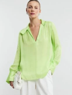 BCBGMAXAZRIA V-Neck Collared Top