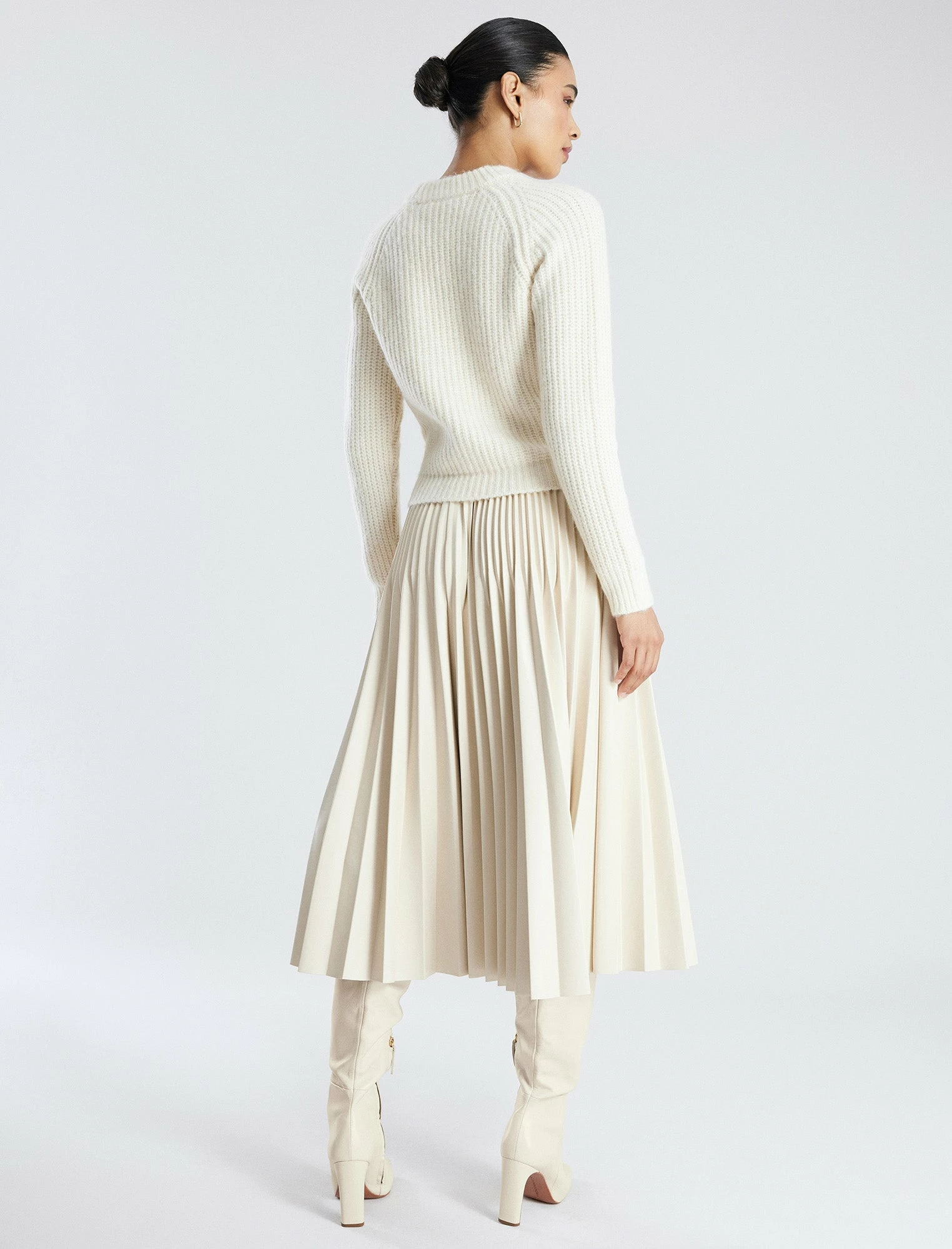 BCBGMAXAZRIA Audette Faux Leather Pleated Midi Skirt 6 BCBGMAXAZRIA Audette Faux Leather Pleated Midi Skirt - Image 4