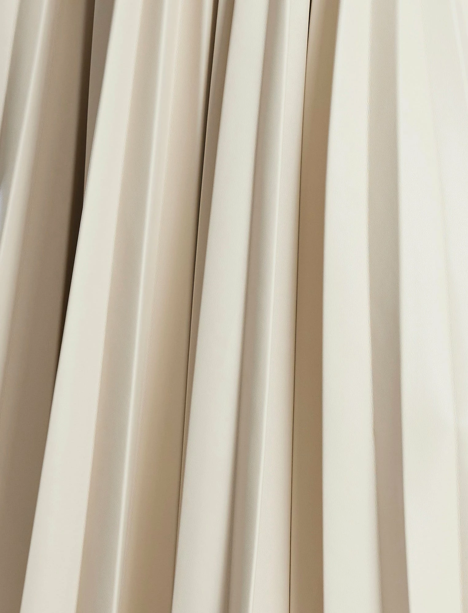 BCBGMAXAZRIA Audette Faux Leather Pleated Midi Skirt 9 BCBGMAXAZRIA Audette Faux Leather Pleated Midi Skirt - Image 7